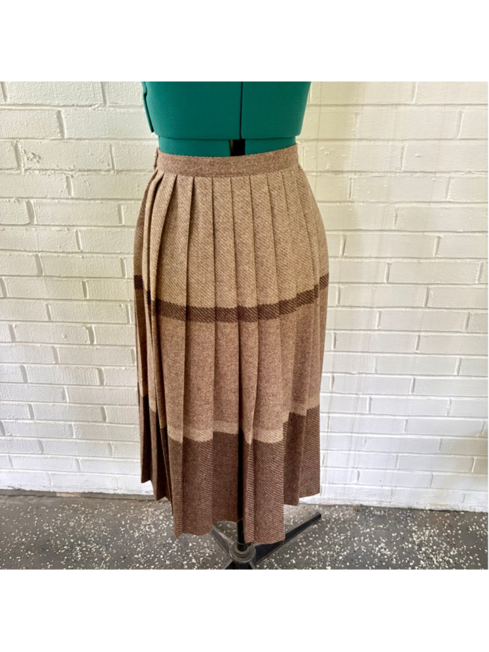 Vintage 70s brown pleated wool midi skirt - Picture 2 of 5